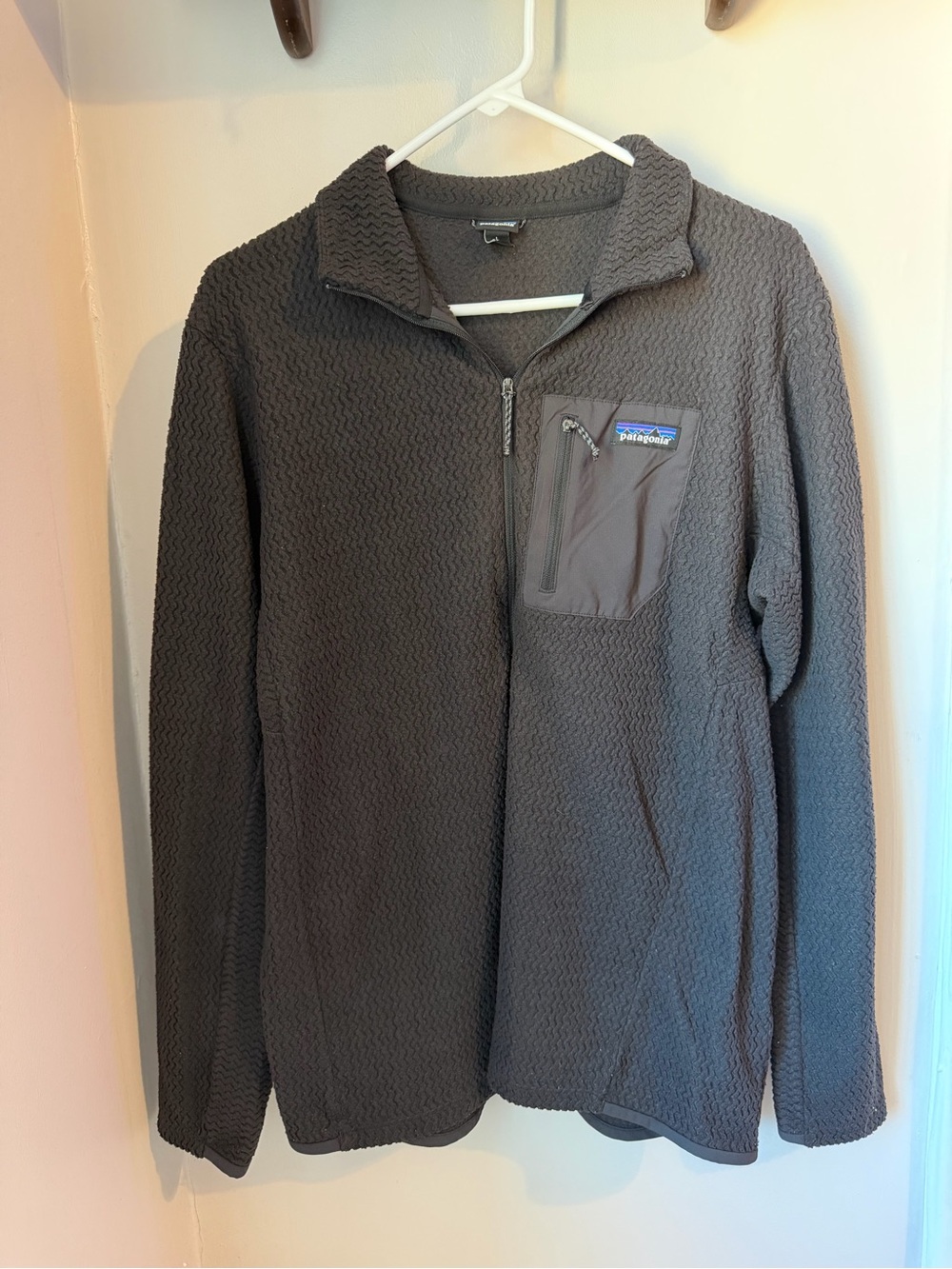 Patagonia Men’s R1 Air 1/4 zip pullover - Charcoal Gray